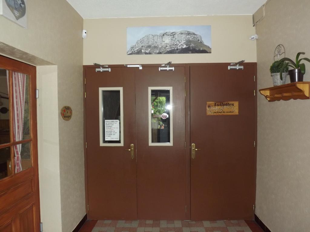 Bar Hotel Restaurant Le Margeriaz Les Deserts  Exterior photo