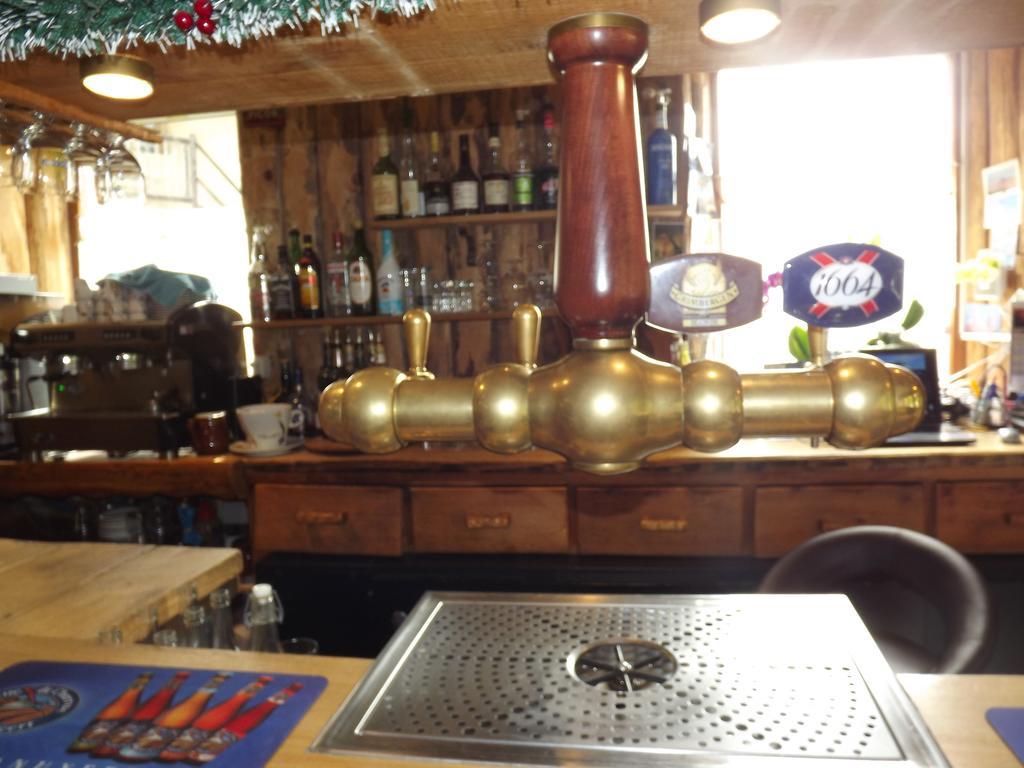 Bar Hotel Restaurant Le Margeriaz Les Deserts  Exterior photo