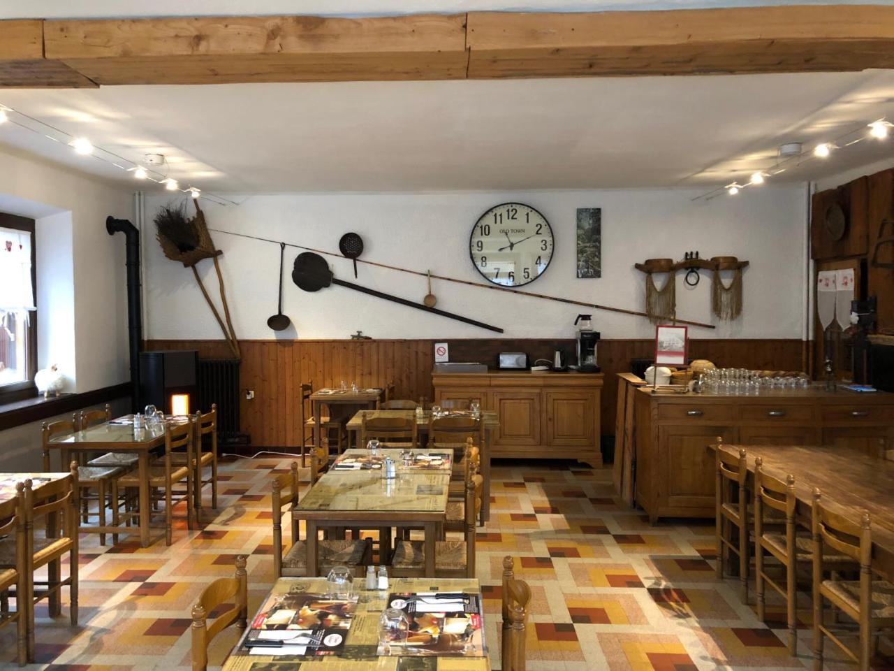 Bar Hotel Restaurant Le Margeriaz Les Deserts  Exterior photo